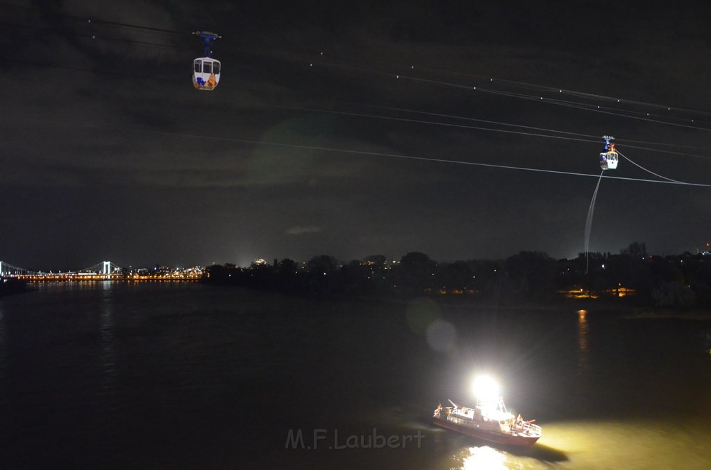 Einsatz BF Hoehenretter Koelner Seilbahn Hoehe Zoobruecke P2412.JPG